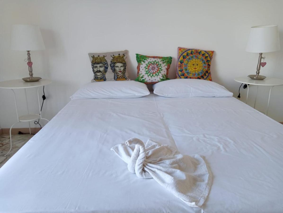 A Casa Di Alex Appartement Catánia Buitenkant foto